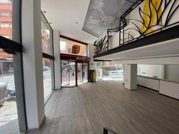 Local en calle Arquitecto Morell