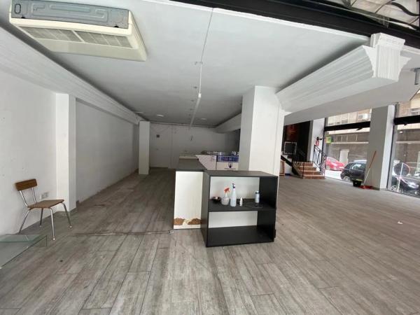 Local en calle Arquitecto Morell