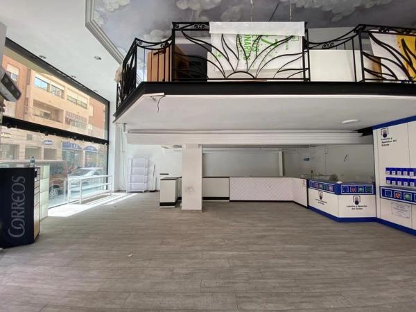 Local en calle Arquitecto Morell