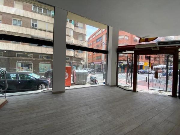 Local en calle Arquitecto Morell