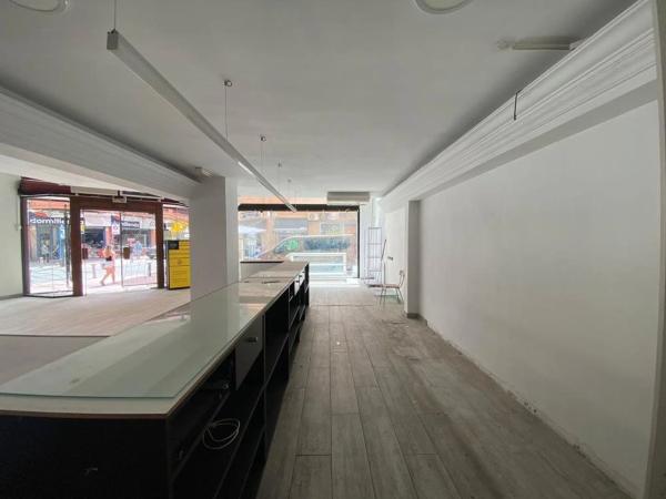 Local en calle Arquitecto Morell