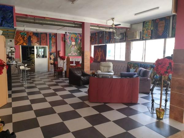 Local en plaza Argel s/n