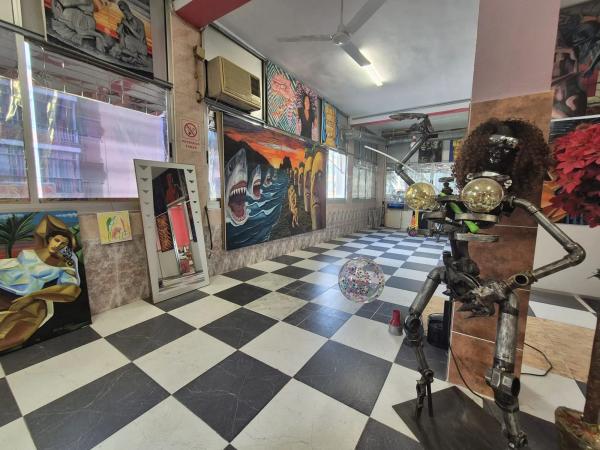 Local en plaza Argel s/n