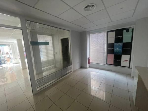 Local en calle Pintor Gisbert, 30