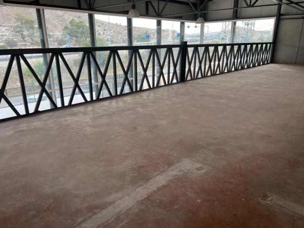 Local en camino de las Parras, 69