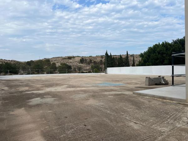 Local en camino de las Parras, 69