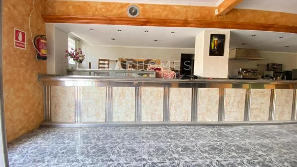 Local en calle Benillup