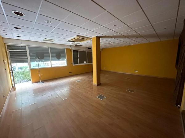 Local o nave en calle Sacerdote Isidro Albert