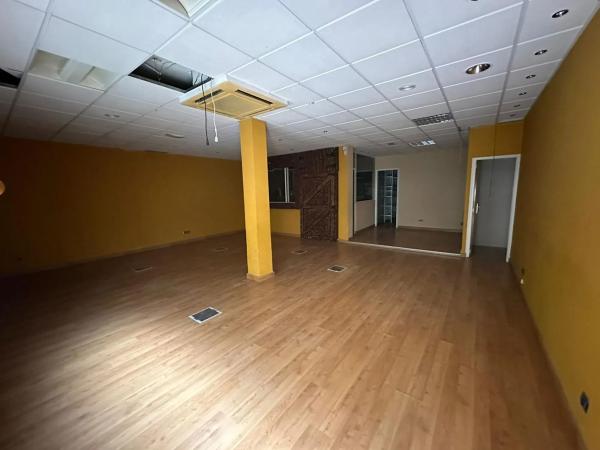 Local o nave en calle Sacerdote Isidro Albert