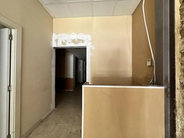 Local en avenida de los Condes de Soto Ameno