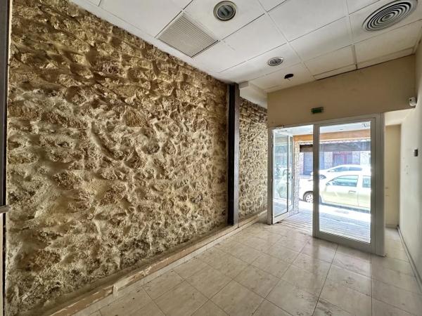 Local en avenida de los Condes de Soto Ameno