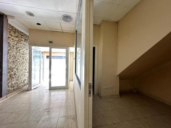 Local en avenida de los Condes de Soto Ameno