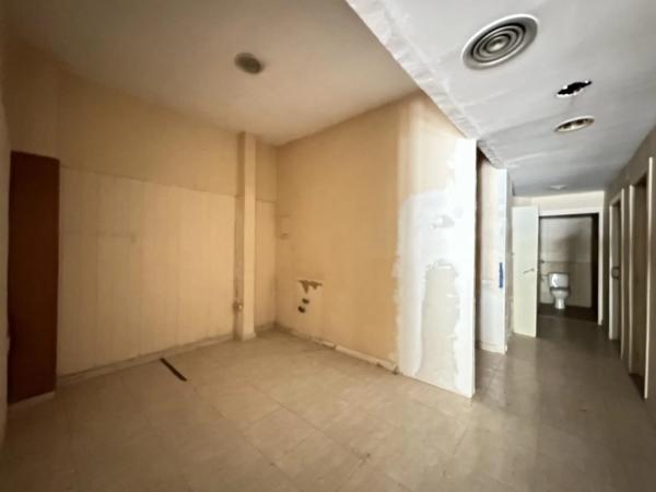 Local en avenida de los Condes de Soto Ameno