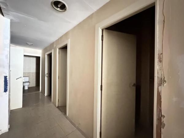 Local en avenida de los Condes de Soto Ameno