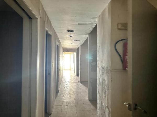 Local en avenida de los Condes de Soto Ameno