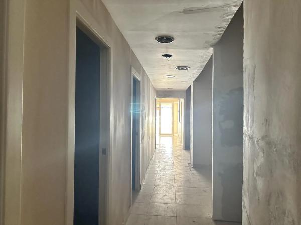 Local en avenida de los Condes de Soto Ameno