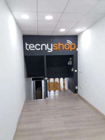 Local en avenida de los Condes de Soto Ameno