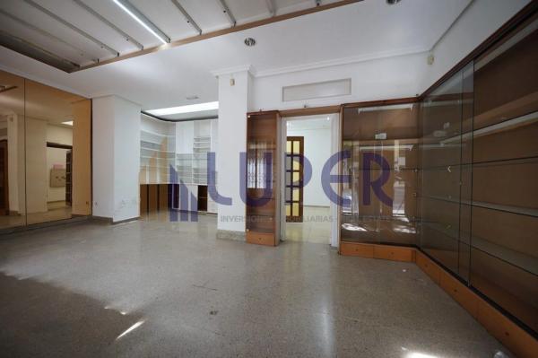 Local en Barrio Campoamor