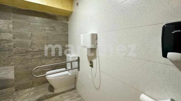 Local en calle de los Montesinos, 7