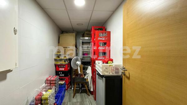 Local en calle de los Montesinos, 7