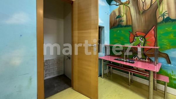 Local en calle de los Montesinos, 7