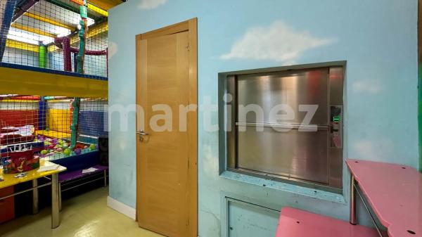 Local en calle de los Montesinos, 7