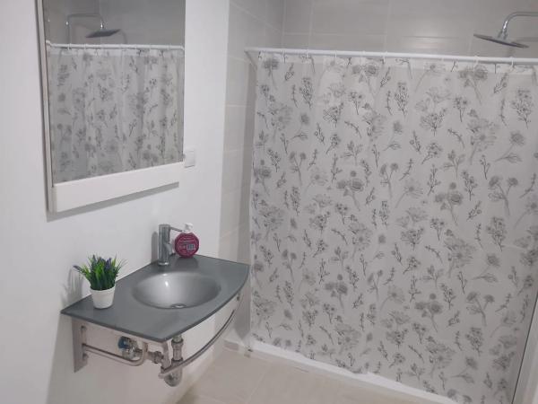 Local en pasaje del Distrito, 3