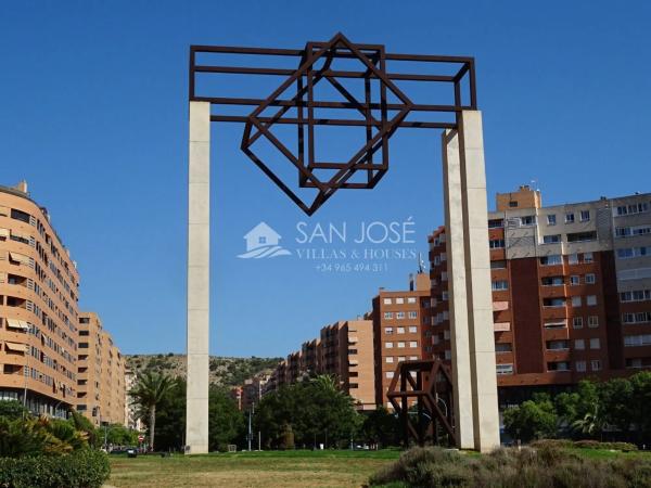 Local en Barrio Garbinet - Parque de las Avenidas