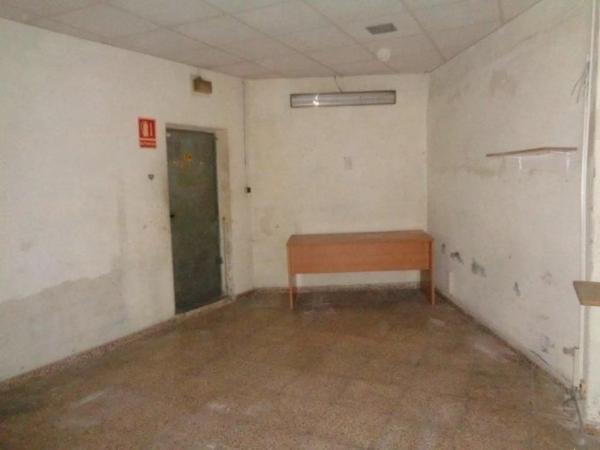 Local en calle de la Primavera