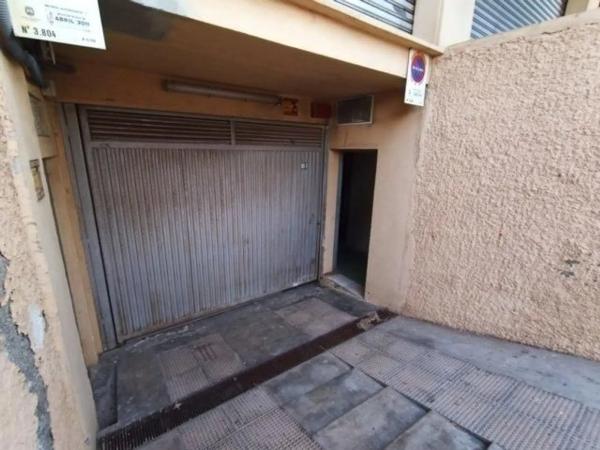 Local en calle Sacerdote Isidro Albert