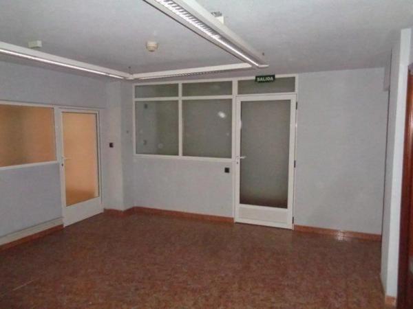 Local en calle de la Primavera