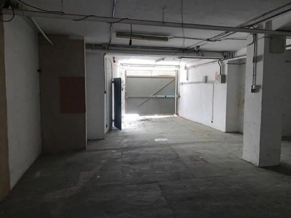 Local en calle Sacerdote Isidro Albert