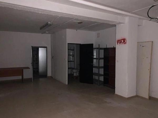 Local en calle Sacerdote Isidro Albert