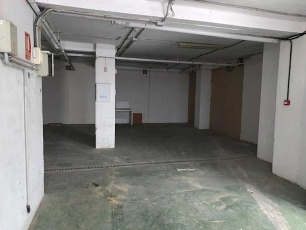 Local en calle Sacerdote Isidro Albert