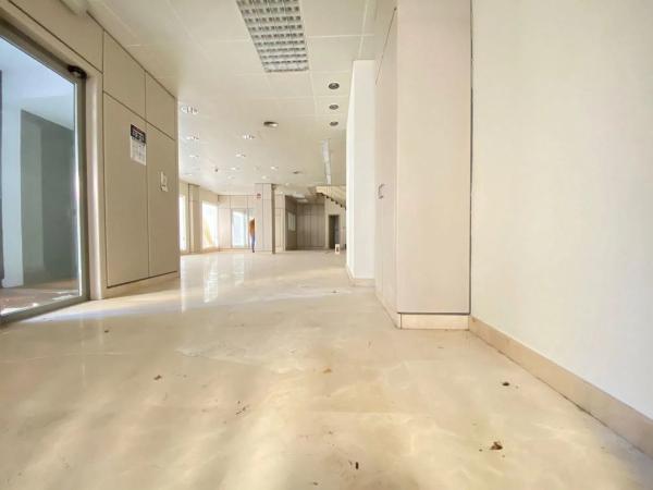 Local en calle Carratala