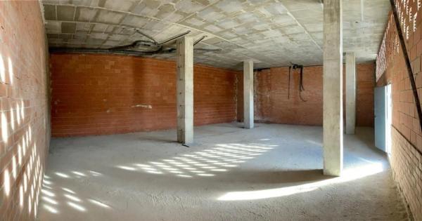 Local en calle Polop, 6