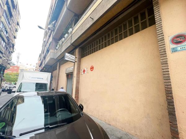 Local en calle de Rafael Asín, 28