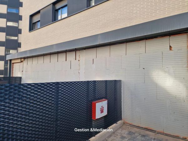 Local en calle Médico Eugenio de la Cruz, 1