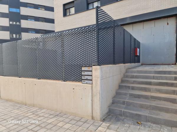 Local en calle Médico Eugenio de la Cruz, 1