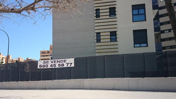 Local en calle Médico Eugenio de la Cruz, 1