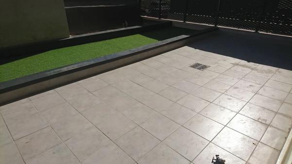 Local en calle Médico Eugenio de la Cruz, 1