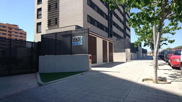 Local en calle Médico Eugenio de la Cruz, 1