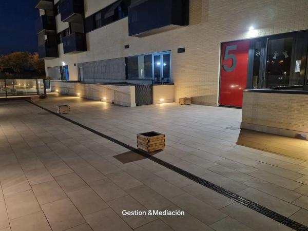 Local en calle Médico Eugenio de la Cruz, 1