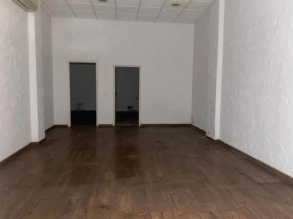 Local en calle San Juan Bautista, 3