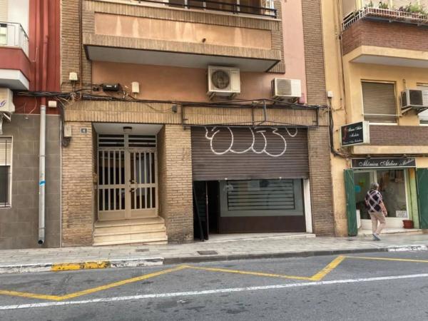 Local en calle San Juan Bautista, 3