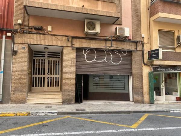 Local en calle San Juan Bautista, 3