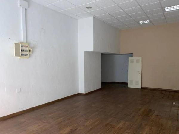 Local en calle San Juan Bautista, 3