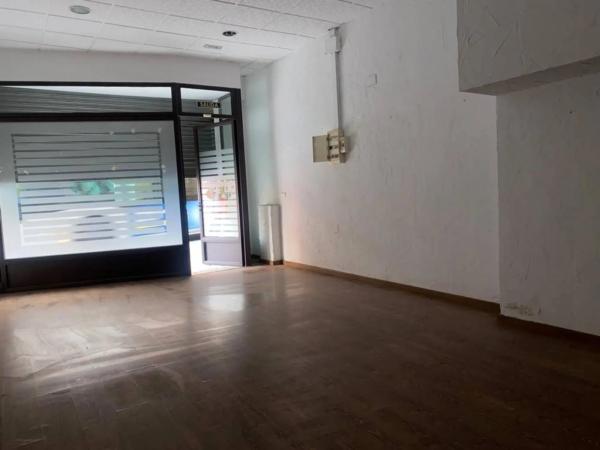 Local en calle San Juan Bautista, 3