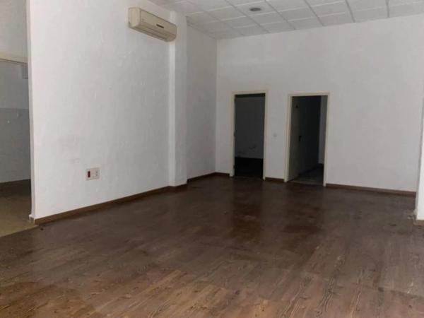 Local en calle San Juan Bautista, 3