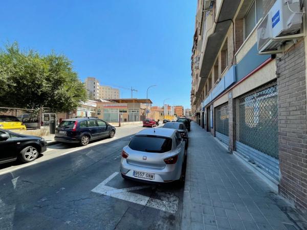 Local en Barrio Altozano